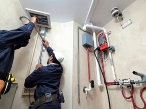 أعمال كهربائية وسباكة في مشروع بالكويت