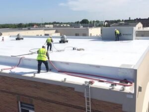 مشروع عزل سطح مبنى تجاري بتقنية البولي يوريثان مشروع عزل سطح مبنى تجاري بتقنية البولي يوريثان